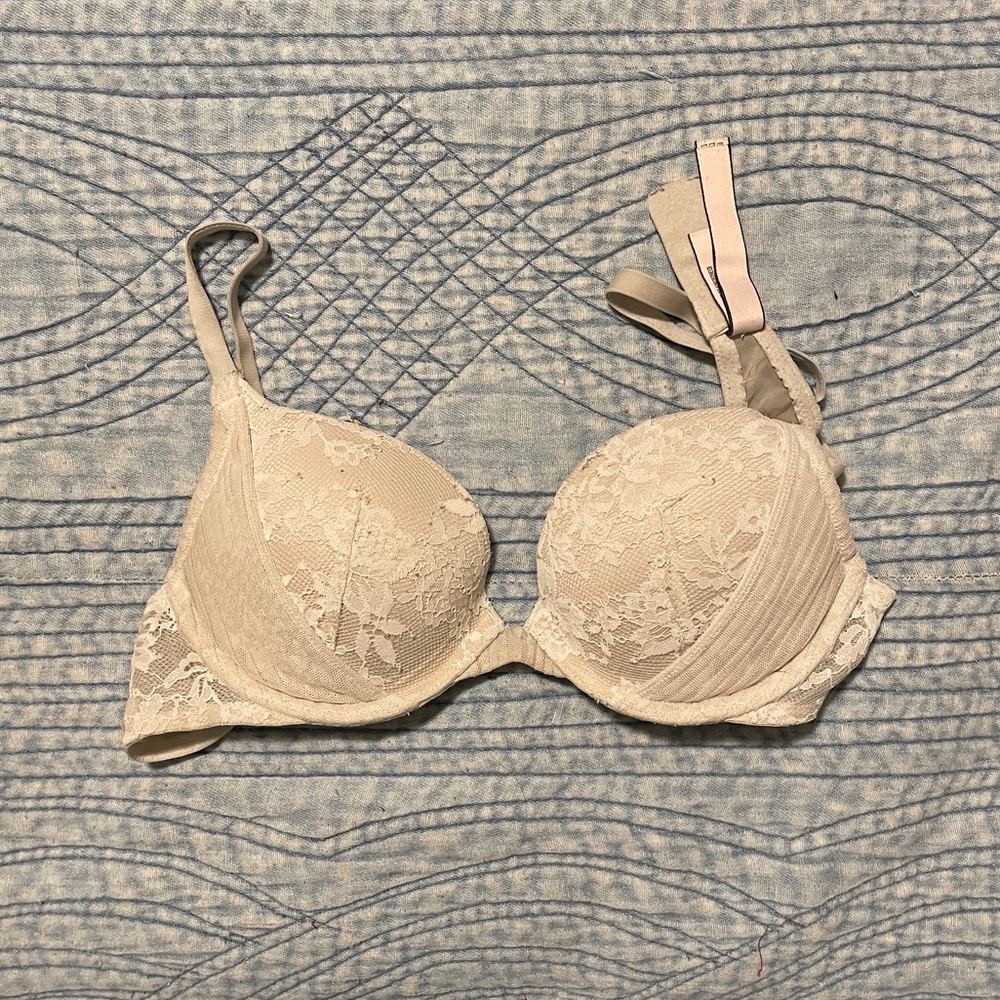 🎉 3 for $45 VS White Lace & Mesh Bra